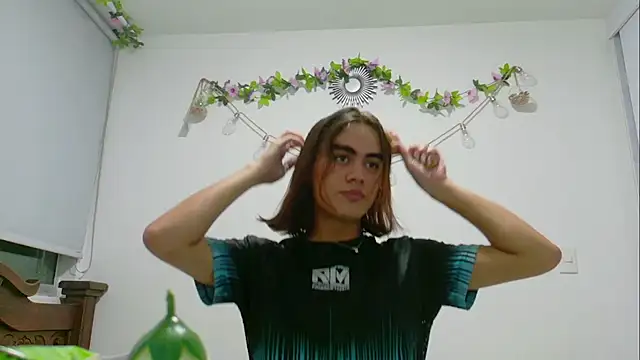 Snapshot of Liam_Taylor chatting on 12.02.24 Liam Taylor online show from 12.02.24