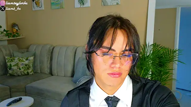 Snapshot of Liam_Taylor chatting on 09.12.25 Liam Taylor online show from 09.12.25