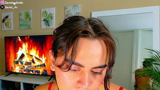 Snapshot of Liam_Taylor chatting on 10.23.25 Liam Taylor online show from 10.23.25