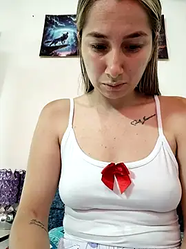 Snapshot of Iris_love18 chatting on 04.22.26 Iris love18 online show from 04.22.26