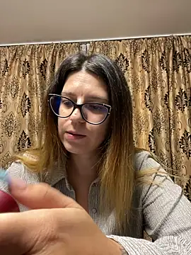 Snapshot of NadiraNoor chatting on 10.17.25 NadiraNoor online show from 10.17.25