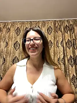 Snapshot of NadiraNoor chatting on 10.20.25 NadiraNoor online show from 10.20.25