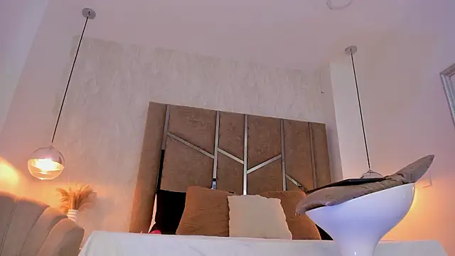 Martinaa Jones  online show from 03.18.26