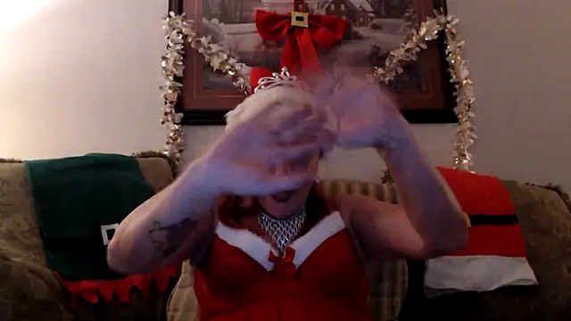 Snapshot of LexxiLeeds chatting on 12.25.24 LexxiLeeds online show from 12.25.24