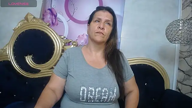 Snapshot of karito_mature17 chatting on 03.05.25 karito mature17 online show from 03.05.25