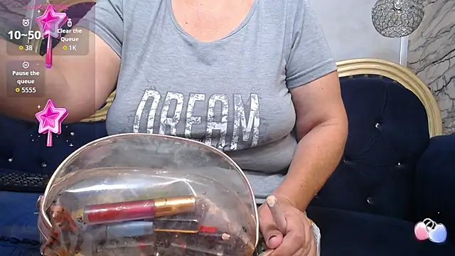 Snapshot of karito_mature17 chatting on 10.04.25 karito mature17 online show from 10.04.25