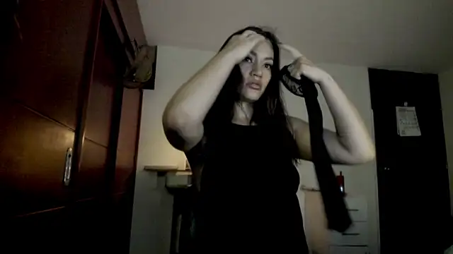 Lucyerobbie online show from 04.14.26