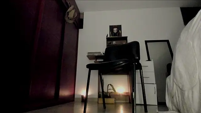 Lucyerobbie online show from 07.10.26