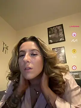 Snapshot of Miss_emilee chatting on 05.08.26 Miss emilee online show from 05.08.26