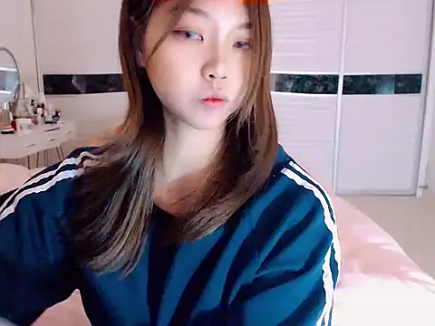 Snapshot of -Lucky_Girl chatting on 12.21.24 -Lucky Girl online show from 12.21.24