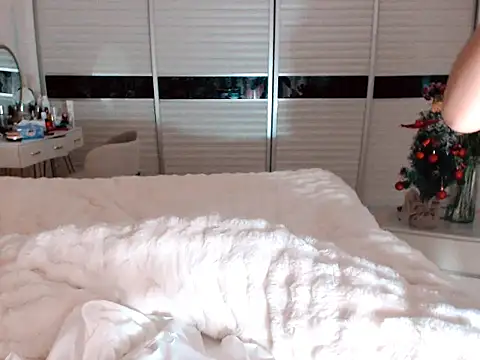 Snapshot of -Lucky_Girl chatting on 12.23.24 -Lucky Girl online show from 12.23.24