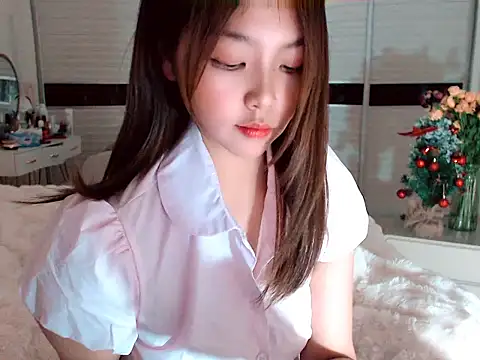 Snapshot of -Lucky_Girl chatting on 12.23.24 -Lucky Girl online show from 12.23.24