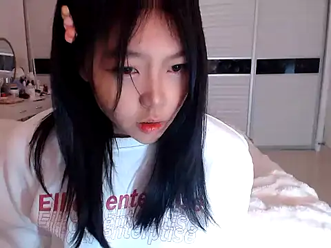 Snapshot of -Lucky_Girl chatting on 12.28.24 -Lucky Girl online show from 12.28.24