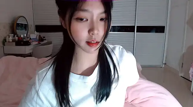 Snapshot of -Lucky_Girl chatting on 01.13.25 -Lucky Girl online show from 01.13.25