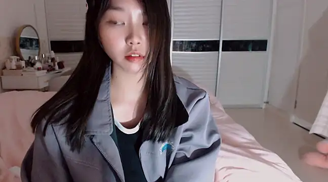 Snapshot of -Lucky_Girl chatting on 02.19.25 -Lucky Girl online show from 02.19.25