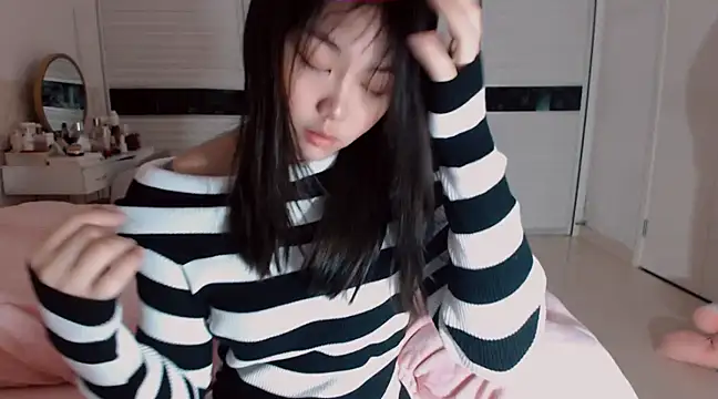 Snapshot of -Lucky_Girl chatting on 02.19.25 -Lucky Girl online show from 02.19.25