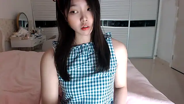Snapshot of -Lucky_Girl chatting on 03.19.25 -Lucky Girl online show from 03.19.25
