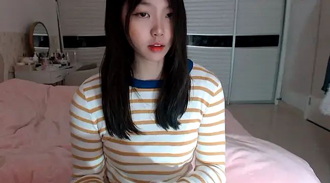 Snapshot of -Lucky_Girl chatting on 03.20.25 -Lucky Girl online show from 03.20.25