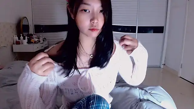 Snapshot of -Lucky_Girl chatting on 10.01.25 -Lucky Girl online show from 10.01.25