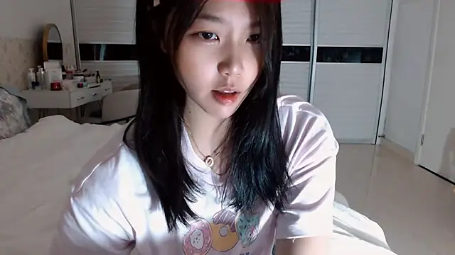 Snapshot of -Lucky_Girl chatting on 10.16.25 -Lucky Girl online show from 10.16.25