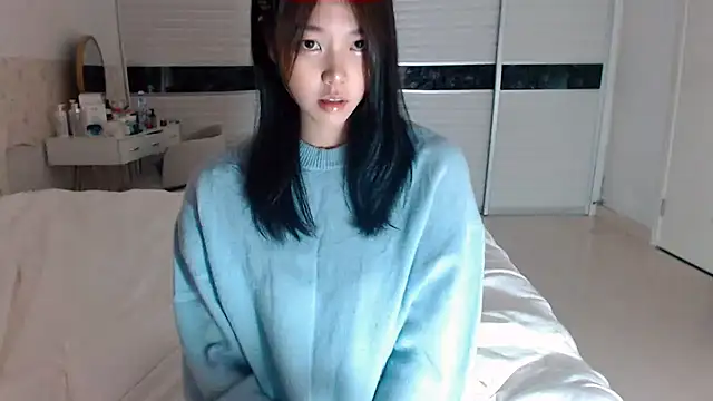 Snapshot of -Lucky_Girl chatting on 10.17.25 -Lucky Girl online show from 10.17.25