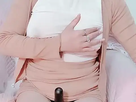 Snapshot of Bella_Babi chatting on 02.04.25 Bella Babi online show from 02.04.25