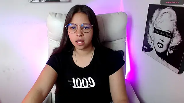 Snapshot of SamanthaRoldaan chatting on 01.20.25 SamanthaRoldaan online show from 01.20.25