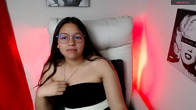 Snapshot of SamanthaRoldaan chatting on 01.26.25 SamanthaRoldaan online show from 01.26.25