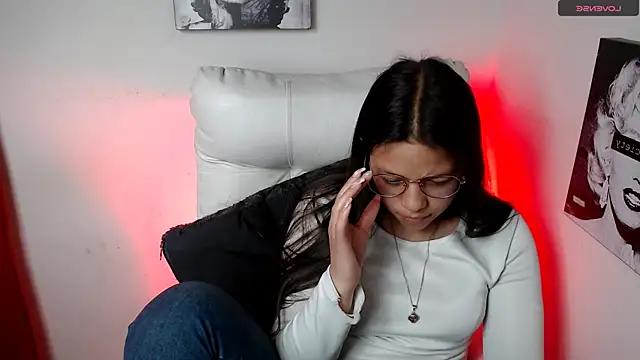 Snapshot of SamanthaRoldaan chatting on 01.28.25 SamanthaRoldaan online show from 01.28.25