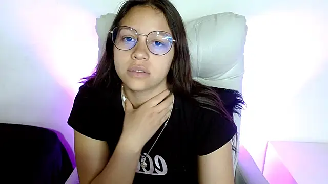 Snapshot of SamanthaRoldaan chatting on 02.21.25 SamanthaRoldaan online show from 02.21.25