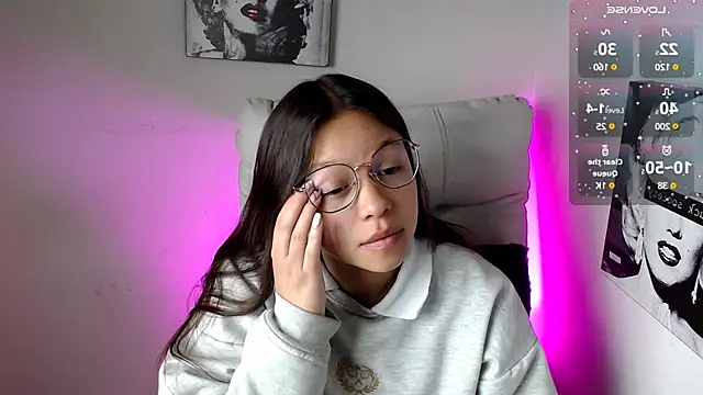 Snapshot of SamanthaRoldaan chatting on 03.04.25 SamanthaRoldaan online show from 03.04.25