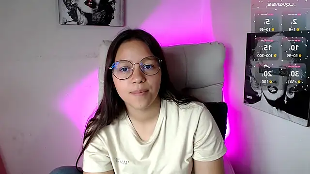 Snapshot of SamanthaRoldaan chatting on 03.08.25 SamanthaRoldaan online show from 03.08.25