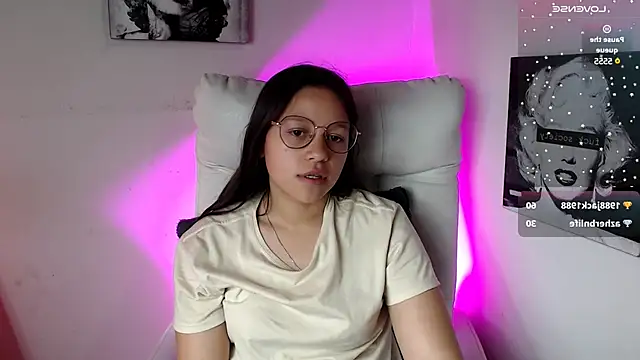 Snapshot of SamanthaRoldaan chatting on 03.08.25 SamanthaRoldaan online show from 03.08.25