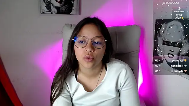 Snapshot of SamanthaRoldaan chatting on 03.10.25 SamanthaRoldaan online show from 03.10.25
