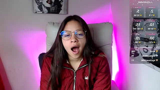 Snapshot of SamanthaRoldaan chatting on 03.12.25 SamanthaRoldaan online show from 03.12.25