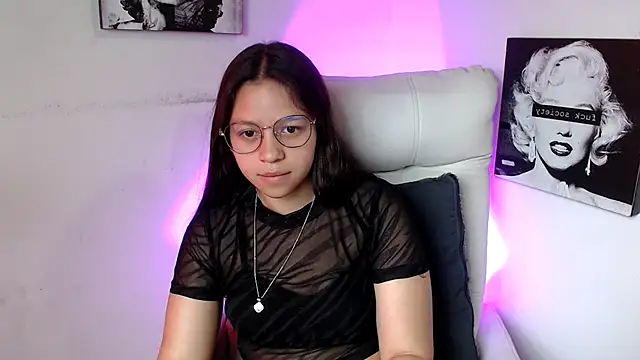 Snapshot of SamanthaRoldaan chatting on 03.15.25 SamanthaRoldaan online show from 03.15.25