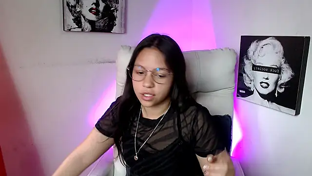 Snapshot of SamanthaRoldaan chatting on 03.15.25 SamanthaRoldaan online show from 03.15.25