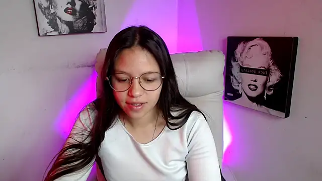 Snapshot of SamanthaRoldaan chatting on 03.17.25 SamanthaRoldaan online show from 03.17.25