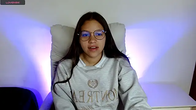 Snapshot of SamanthaRoldaan chatting on 03.18.25 SamanthaRoldaan online show from 03.18.25