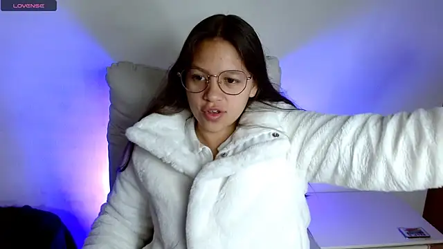 Snapshot of SamanthaRoldaan chatting on 03.19.25 SamanthaRoldaan online show from 03.19.25
