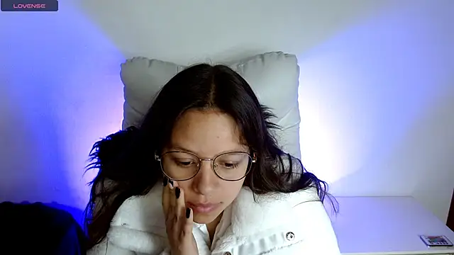 Snapshot of SamanthaRoldaan chatting on 03.19.25 SamanthaRoldaan online show from 03.19.25