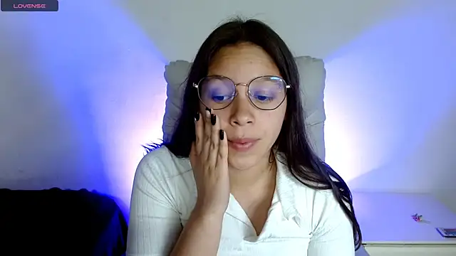 Snapshot of SamanthaRoldaan chatting on 03.19.25 SamanthaRoldaan online show from 03.19.25