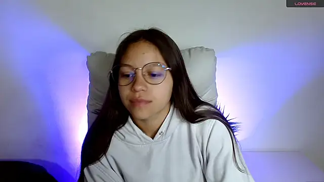 Snapshot of SamanthaRoldaan chatting on 03.20.25 SamanthaRoldaan online show from 03.20.25