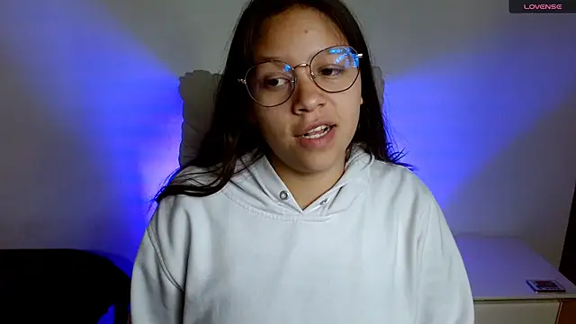 Snapshot of SamanthaRoldaan chatting on 03.20.25 SamanthaRoldaan online show from 03.20.25