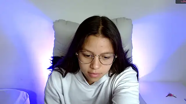 Snapshot of SamanthaRoldaan chatting on 03.20.25 SamanthaRoldaan online show from 03.20.25