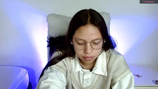 Snapshot of SamanthaRoldaan chatting on 03.21.25 SamanthaRoldaan online show from 03.21.25