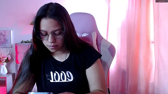 Snapshot of SamanthaRoldaan chatting on 09.12.25 SamanthaRoldaan online show from 09.12.25