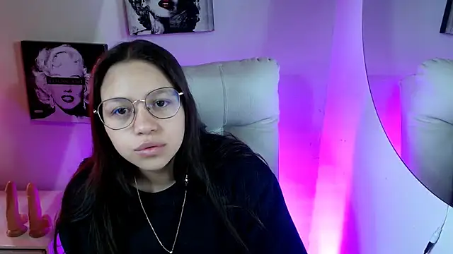 Snapshot of SamanthaRoldaan chatting on 10.13.25 SamanthaRoldaan online show from 10.13.25