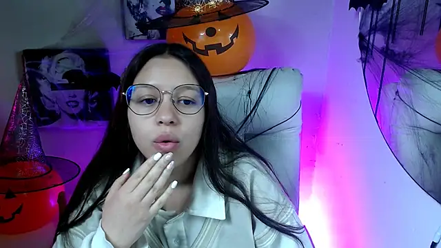 Snapshot of SamanthaRoldaan chatting on 10.14.25 SamanthaRoldaan online show from 10.14.25