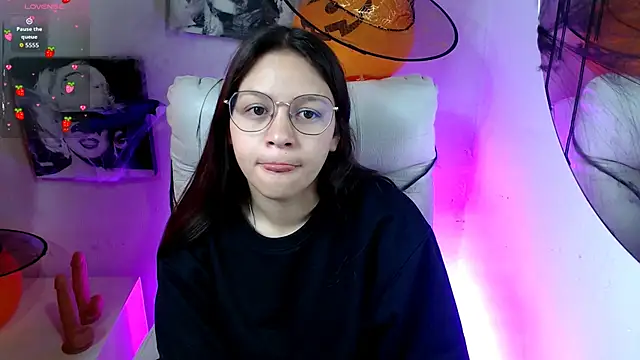 Snapshot of SamanthaRoldaan chatting on 10.21.25 SamanthaRoldaan online show from 10.21.25